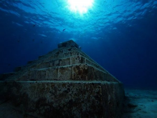 piramisYonaguni